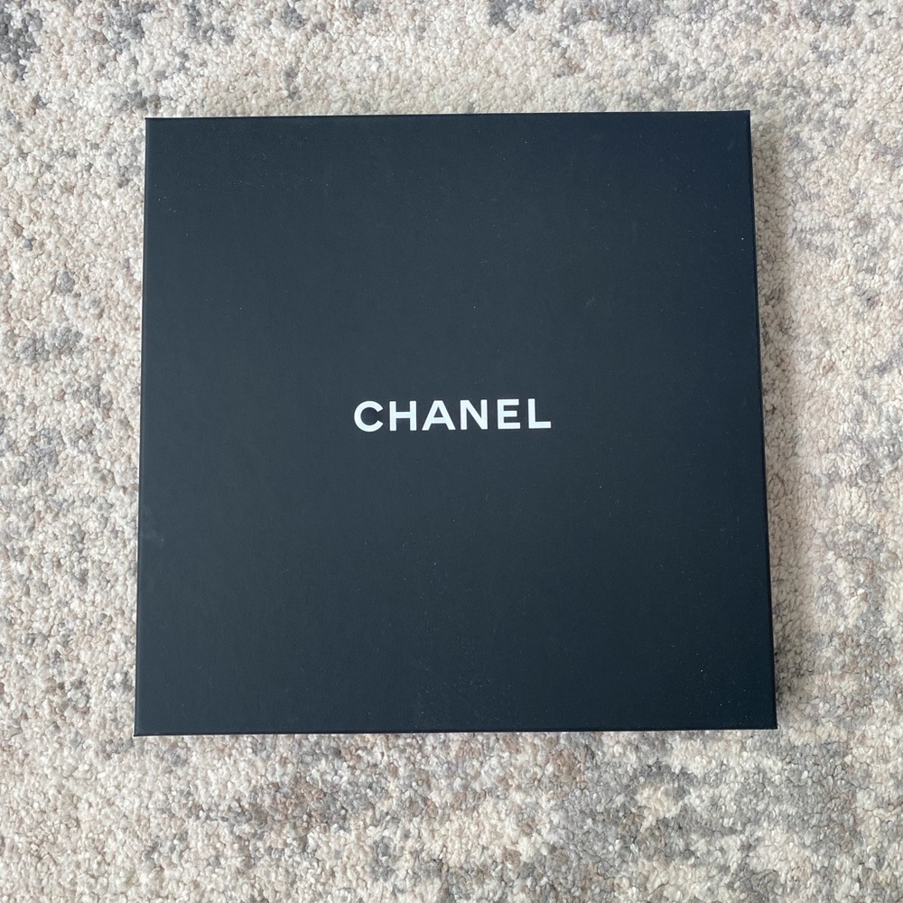 CHANEL white monogram scarf with neon pink & navy trim - Picture 2 of 5